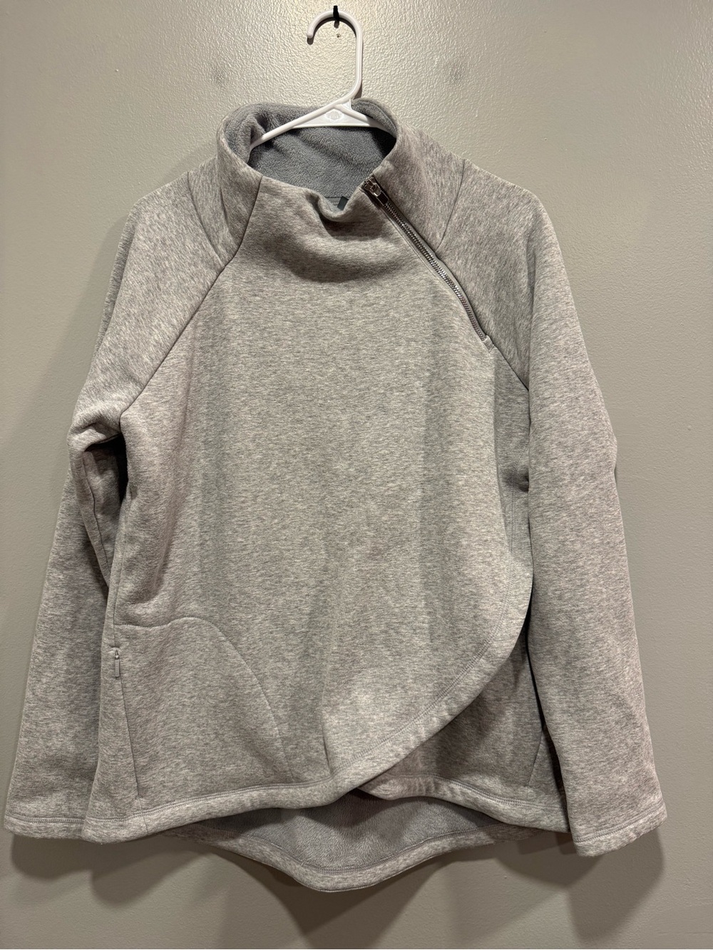 Athleta Cozy Karma Sweater in Grey Size Large